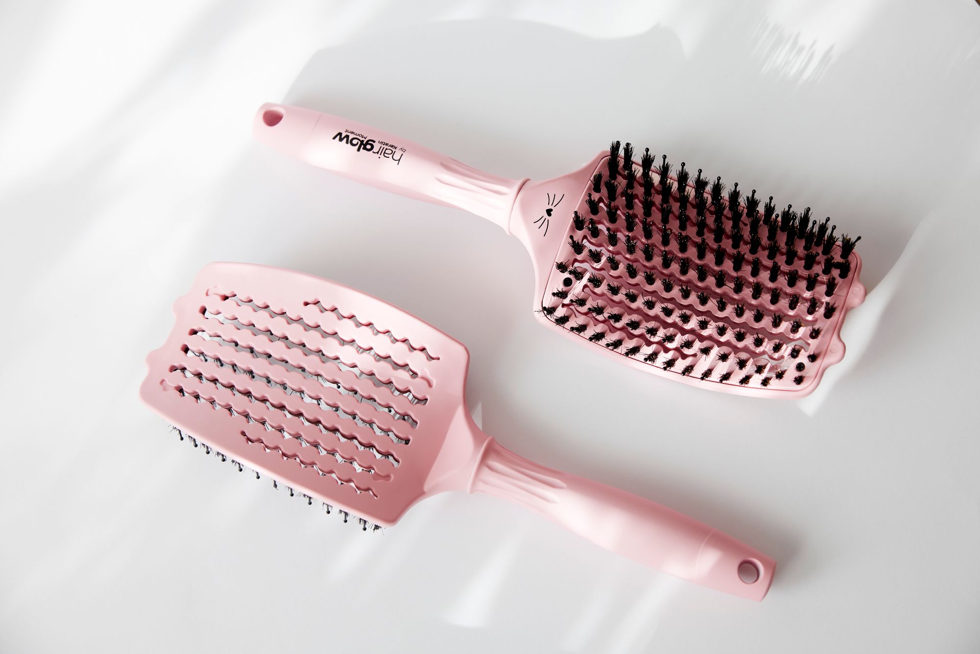 Meow Brush - szczotka pobudzająca krążenie i rozczesująca bez szarpania HairGlow Meow Brush - szczotka z nylonowymi kulkami masującymi dla pobudzenia skóry głowy